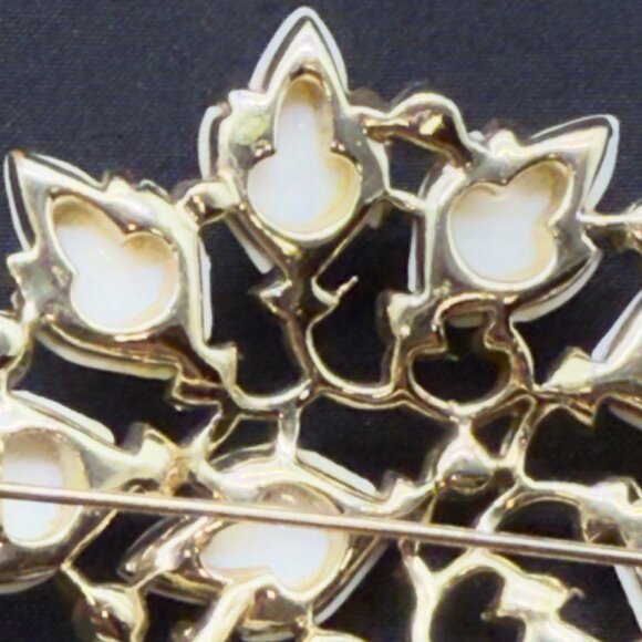 Vintage Bogoff Brooch White Lucite Rhinestone Large - Picture 4 of 10